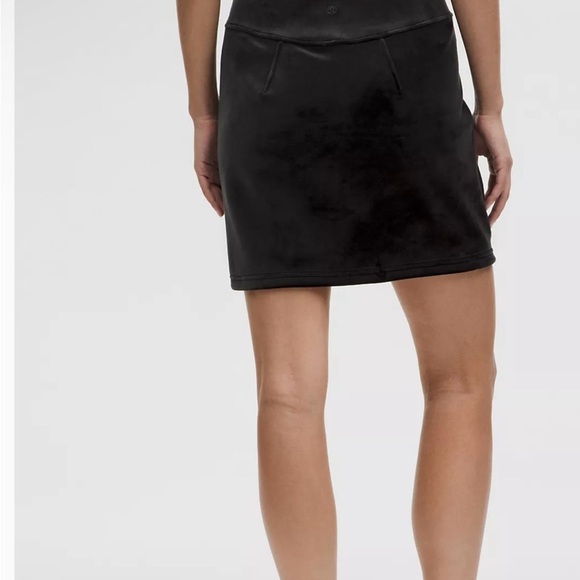 Lululemon Athletica Black HR Mini Skirt - Picture 2 of 7